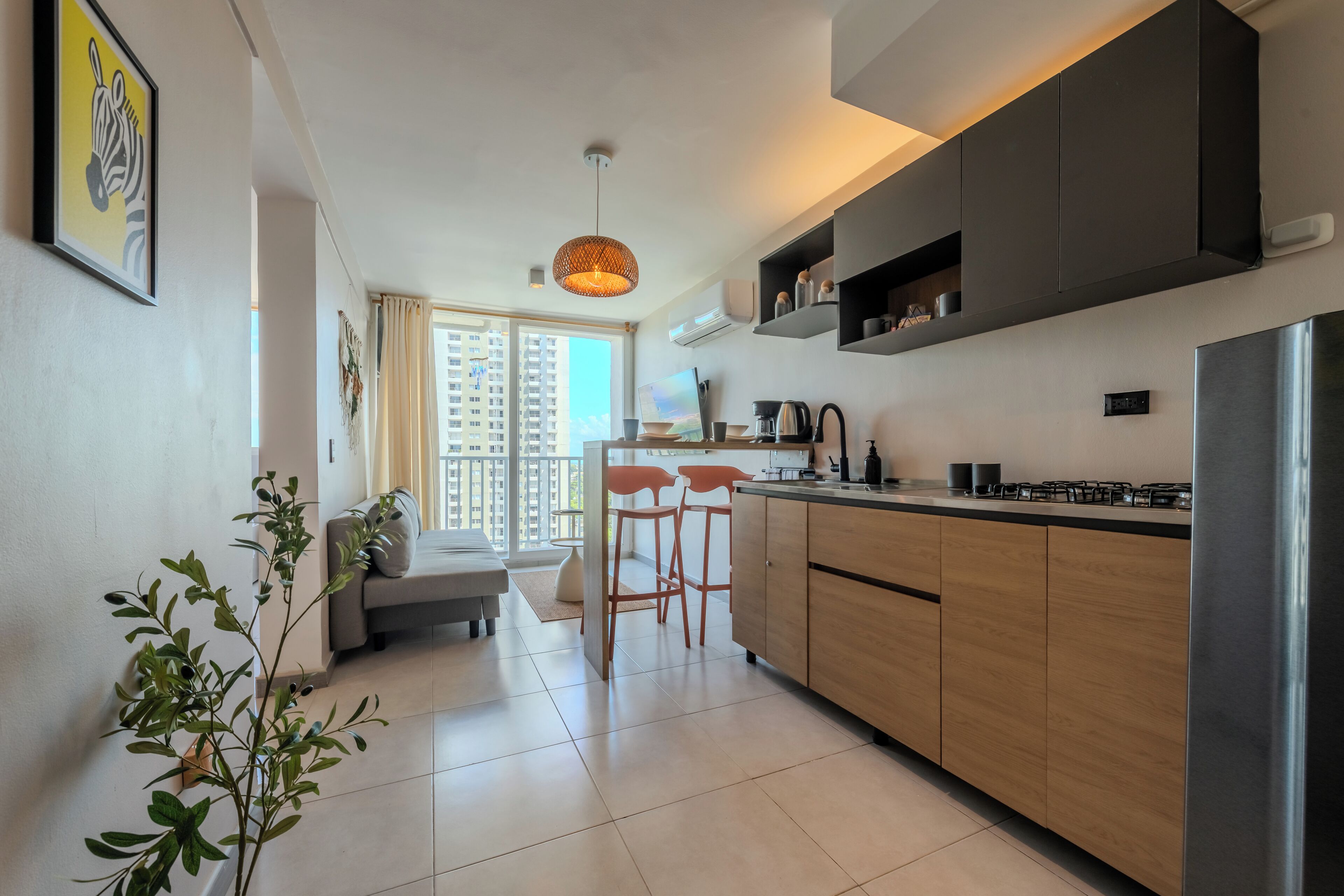 Apartamento de diseño | Cocina privada | Frigorífico, placa de cocina y utensilios de cocina