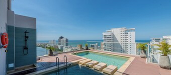 Modern Apt Near Beach & Center -Sunset47