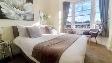 Rideaux occultants, chambres insonorisées, fer et planche à repasser