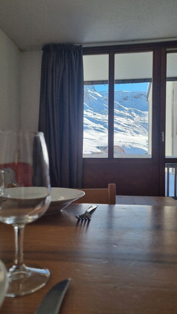 Dining - Tignes 2100 - sleeps 6 - very bright at the foot of the slopes close to all amenities (Tignes)
