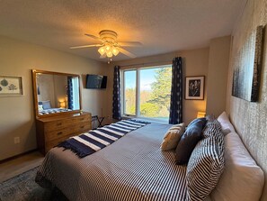 2 bedrooms, desk, WiFi, bed sheets - Stunning Mountain Views & Cozy Comfort on Sugar Mountain (Sugar Mountain)