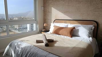 Desk, iron/ironing board, WiFi, bed sheets