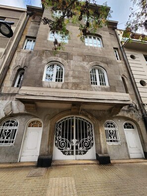 Exterior detail - HOM I Departamento TRIPLE (Santiago)