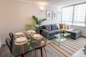 Dining - HOM I Lastarria Wifi Piscina Metro Univ Catolica (Santiago)