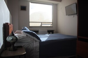Desk, iron/ironing board, free WiFi, bed sheets - Beautiful studio apartment in La Candelaria, Bogotá (Pets allowed!) (Bogotá)