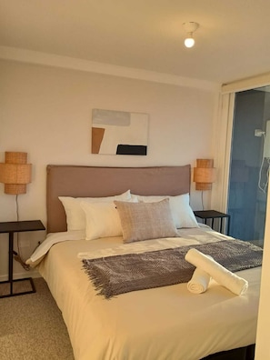 2 bedrooms, desk, iron/ironing board, WiFi - Beachfront La Serena Apt w/ King Bed & Pool (La Serena)