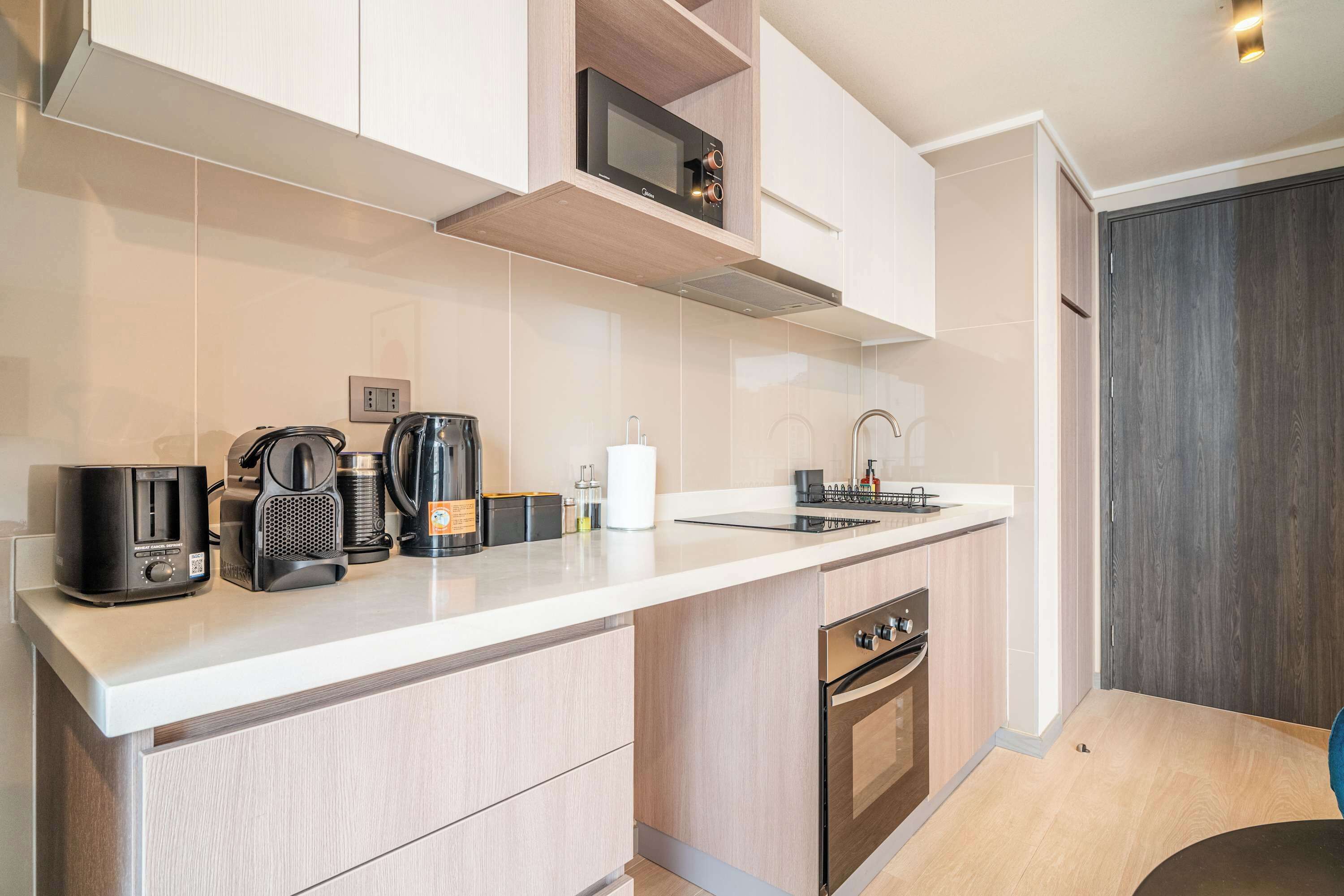 Coffee/tea maker, fridge, microwave, oven