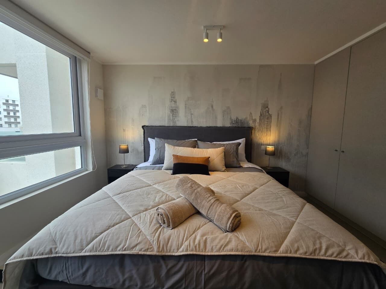 Desk, iron/ironing board, WiFi, bed sheets