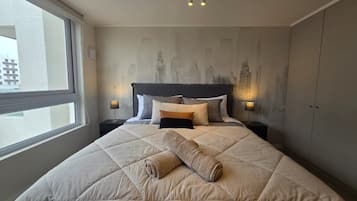 Desk, iron/ironing board, WiFi, bed sheets