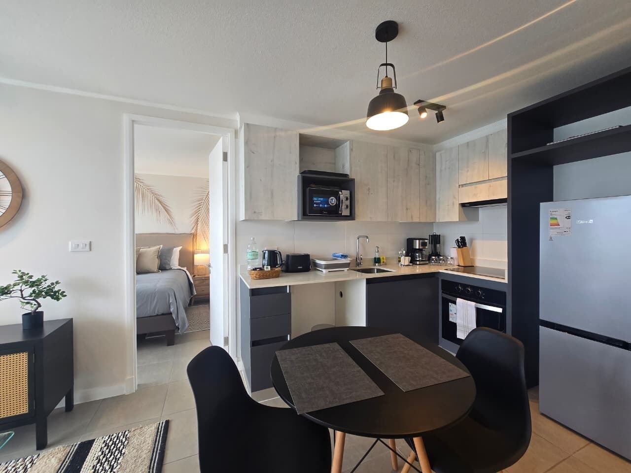 Kylskåp, mikrovågsugn, ugn och spishäll