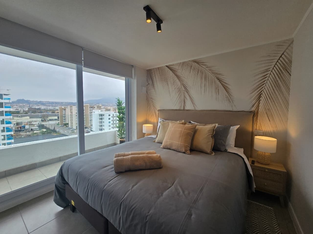 Skrivbord, strykjärn/strykbräda, wi-fi och sängkläder