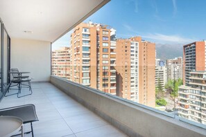 Outdoor dining - HOM ELITE | 97m2 Suite TOP1 | Parking | Las Condes (Las Condes)