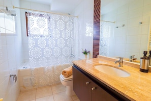 Shower, hair dryer, towels, shampoo