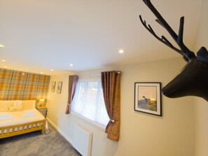 4 bedrooms, desk, iron/ironing board, free WiFi