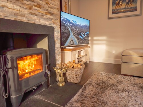 Woodland House - Tomatin - family holiday home - on route 7 cycle route