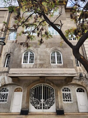 Exterior detail - HOM l Departamento  4PAX en Barrio Lastarria (Santiago)