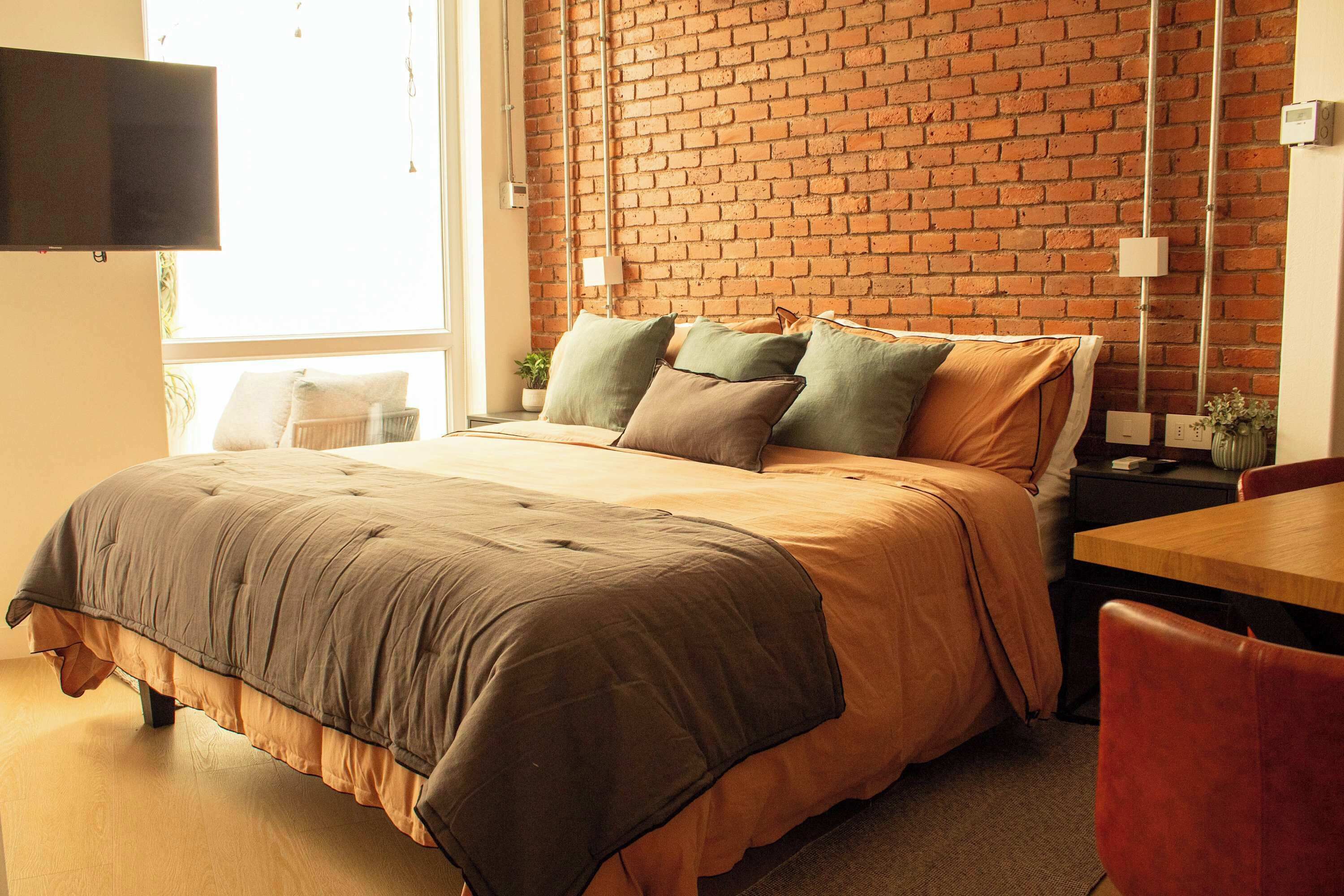 Escrivaninha, ferros/tábuas de passar roupa, Wi-Fi, roupa de cama