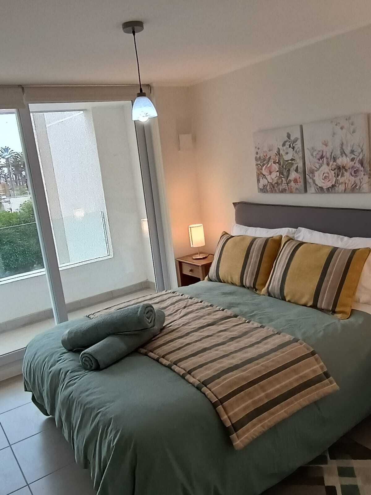 Desk, iron/ironing board, WiFi, bed sheets