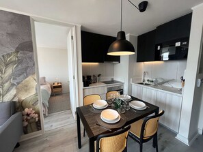 Fridge, microwave, oven, stovetop - HOM I Plaza Egaña I Calefacción I Metro Cercano (Ñuñoa)