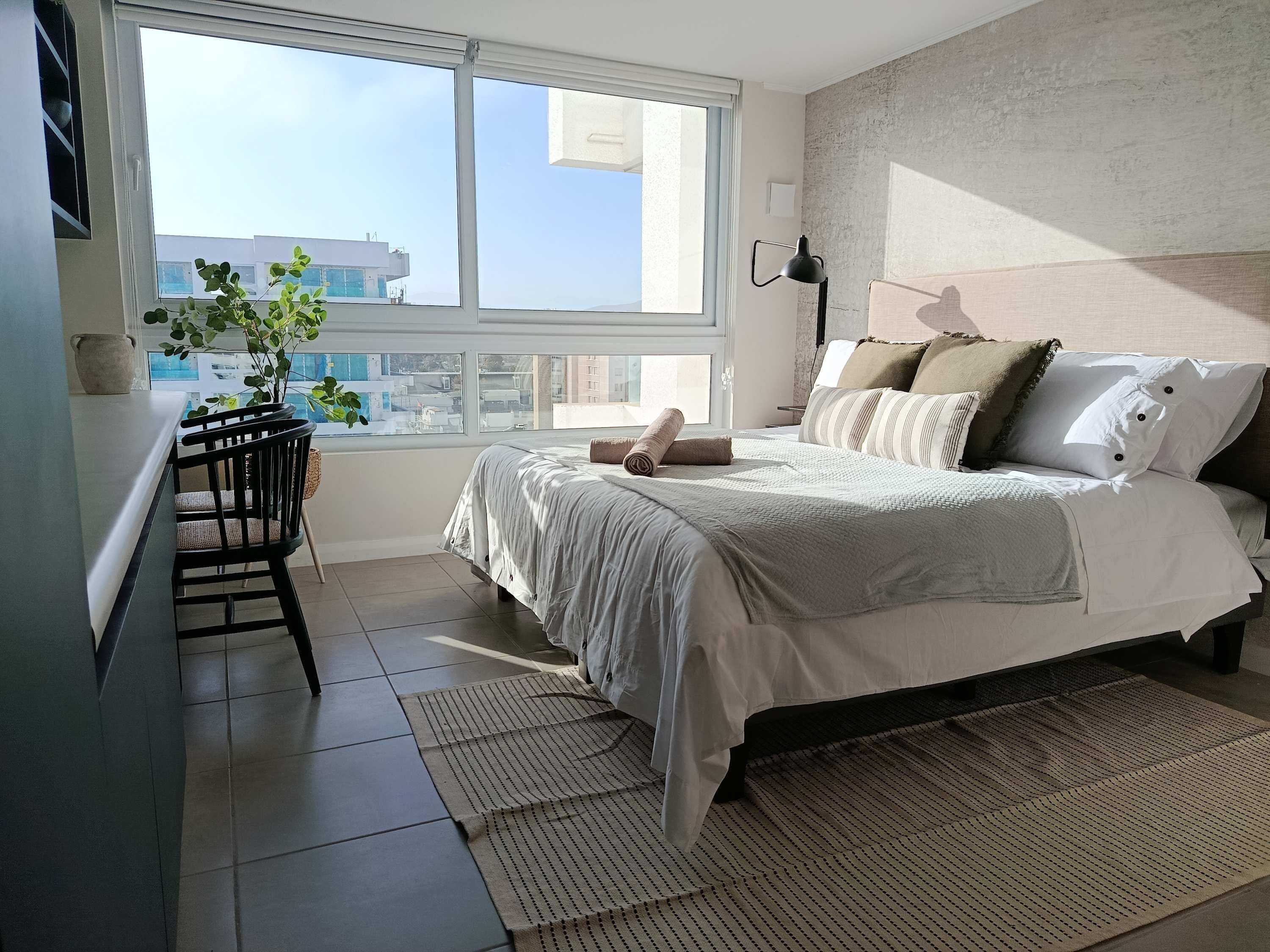 Skrivbord, strykjärn/strykbräda, wi-fi och sängkläder