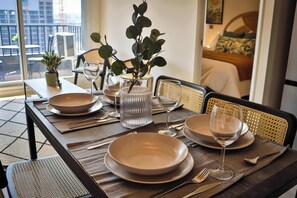 Dining - HOM I Mall Plaza Egaña I Metro Cercano I Smart Tv (Ñuñoa)