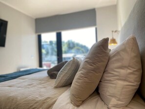2 chambres, fer et planche à repasser, Wi-Fi, draps fournis