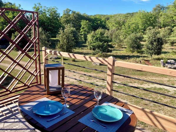Outdoor dining - Le PERCHOIR, comfortable gîte (Bouzic)