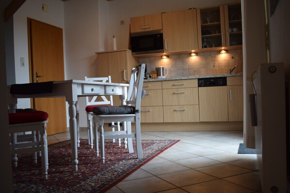 Dining - Apartment 4 with Balcony and Wi-Fi (Horumersiel)