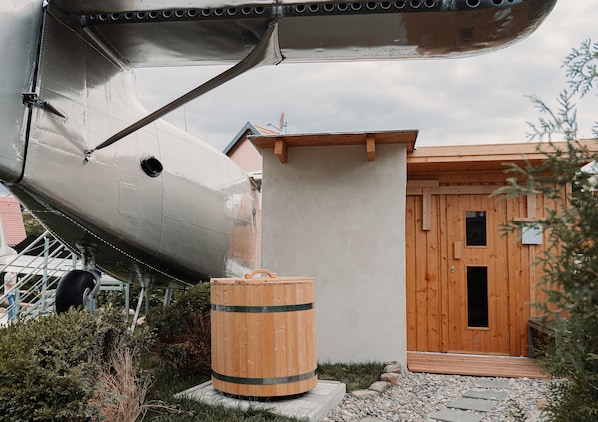 Property grounds - Airplane vacation apartment with flight simulator and sauna (Sebnitz OT Altendorf)