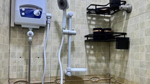 Huis, 4 slaapkamers, terras, uitzicht op tuin | Badkamer
