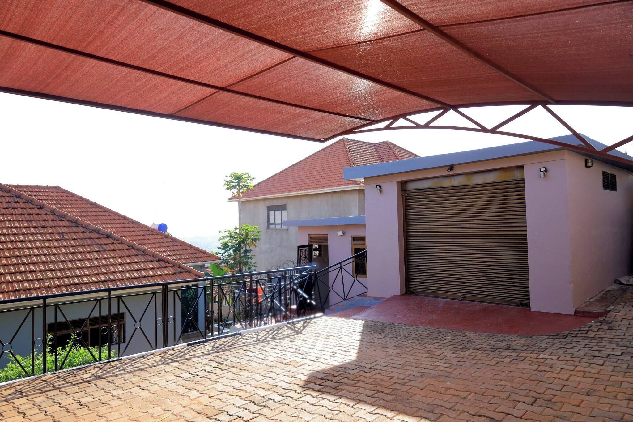 House, 4 Bedrooms, Terrace, Garden View | Property grounds