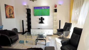 House, 4 Bedrooms, Terrace, Garden View | Living room