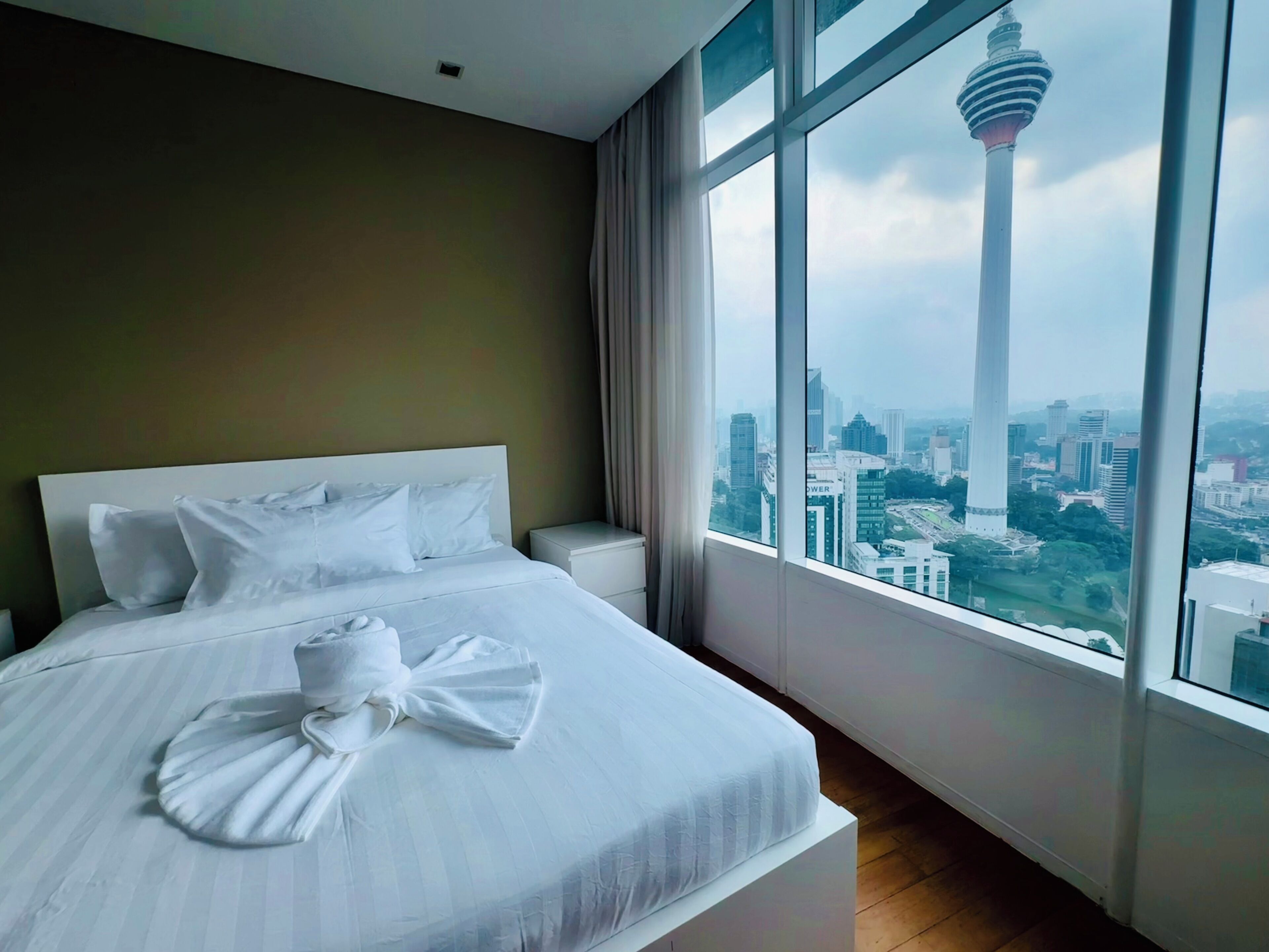 Departamento estándar, vista a la ciudad | Ropa de cama de alta calidad, edredón y camas con pillow-top 