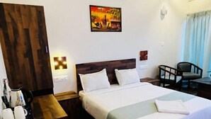 Junior-Doppelzimmer, Bergblick | Schreibtisch, kostenloses WLAN