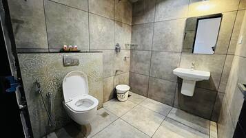 Free toiletries, towels, soap, shampoo