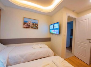 In-room safe, soundproofing, iron/ironing board (on request) - Mar Boutique Hotel (Istanbul)