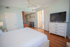 Free WiFi, bed sheets - Splash 1701E-A • Direct Beachfront • Pools • Hot Tub • Waterpark Fun! (Panama City Beach)