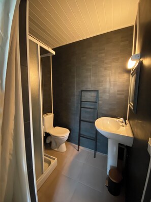 Bathroom - Auberge Les Bastides, Coeur Cévennes (Pont de Montvert - Sud Mont Lozère)
