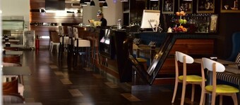 Tirana Rental Rooms • 3 Single Beds • Free Wi-Fi • Private Bathroom • TV