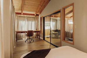 Desk, iron/ironing board, WiFi, bed sheets - Wildwood Chalet, 5 mins to ski resorts w/game room (Big Bear Lake)