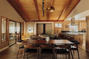 Dining - Wildwood Chalet, 5 mins to ski resorts w/game room (Big Bear Lake)