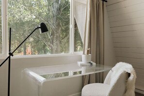 Interior - Rockspray Retreat, 4BR Walk to Bear MTN Slopes (Big Bear Lake)