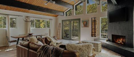 Fernseher, Kamin, Videospiele, Stereoanlage