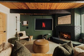 Interior - Rockspray Retreat, 4BR Walk to Bear MTN Slopes (Big Bear Lake)