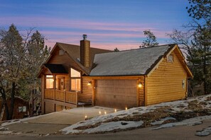 Exterior - Oak Tree Lodge, w/ Hot Tub, Fire Pit, Game Room (Big Bear)