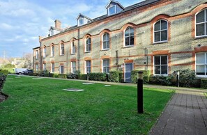 Exterior - Apartment - Sleeps3 - Close to Warner Bros Studios (Abbots Langley)