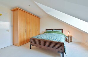 2 bedrooms, free WiFi, bed sheets - Apartment - Sleeps3 - Close to Warner Bros Studios (Abbots Langley)
