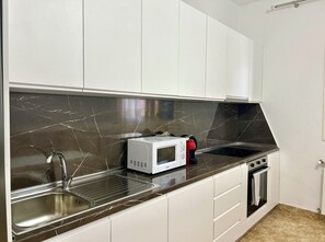 Private kitchen - Ishem • Green View • Two Bedrooms • Free Wi-Fi • Garden • Private Parking (Ishëm)