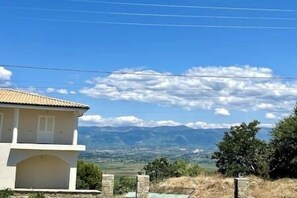 Exterior - Ishem • Green View • Two Bedrooms • Free Wi-Fi • Garden • Private Parking (Ishëm)