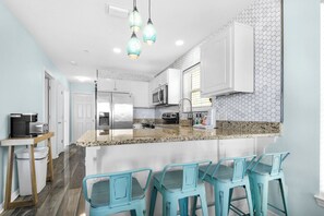 Fridge, microwave, oven, stovetop - Gulf Island 421 | Water Views, Pool, Electric Fireplace, Walk to Beach and Dinin (Navarre)